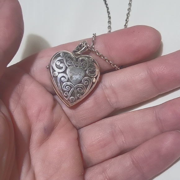 Brighton heart locket on chain opens up to reveal two spaces 4 pictures - Picture 2 of 8